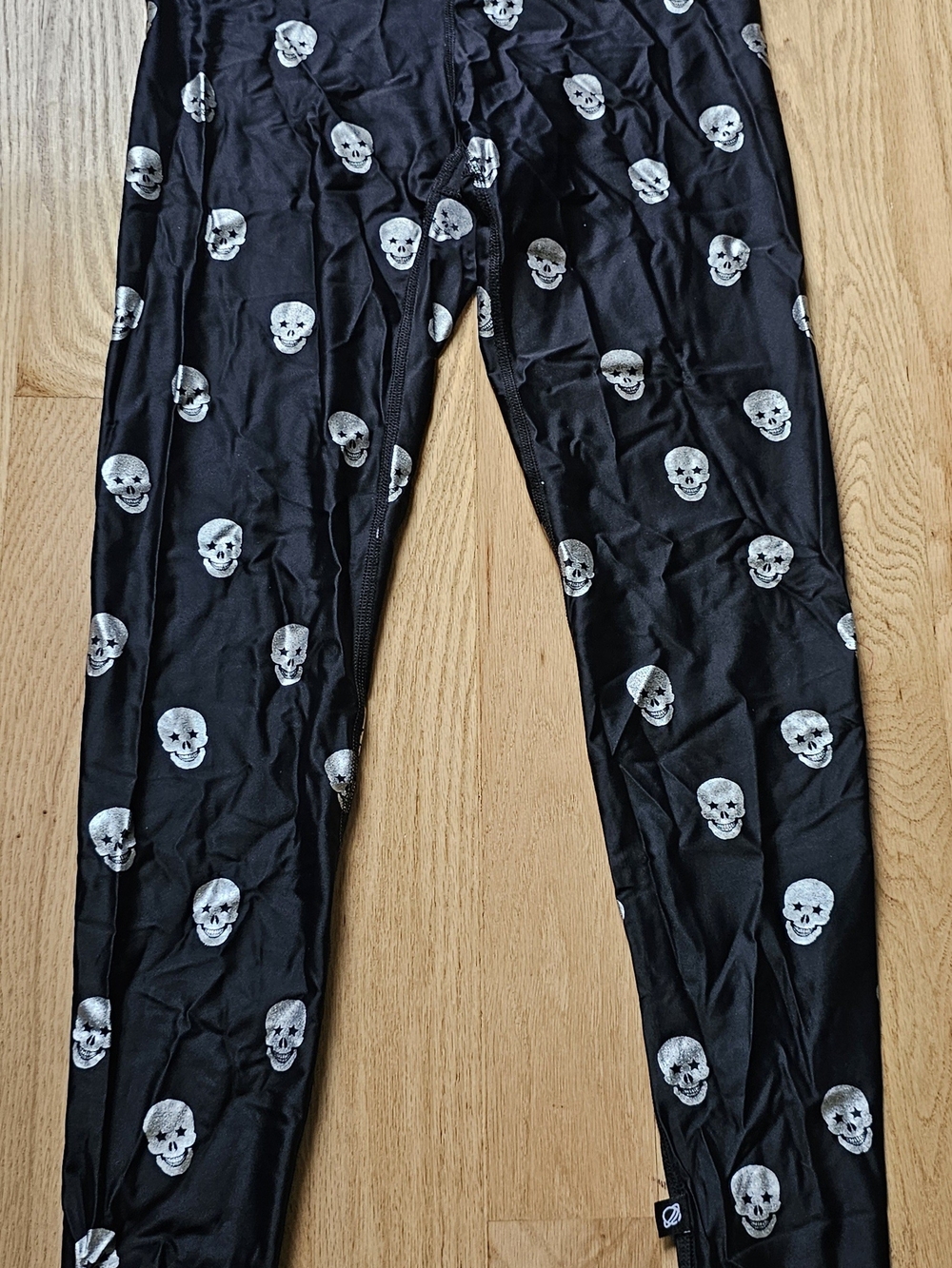 Terez Black Leggings with White Skull Print